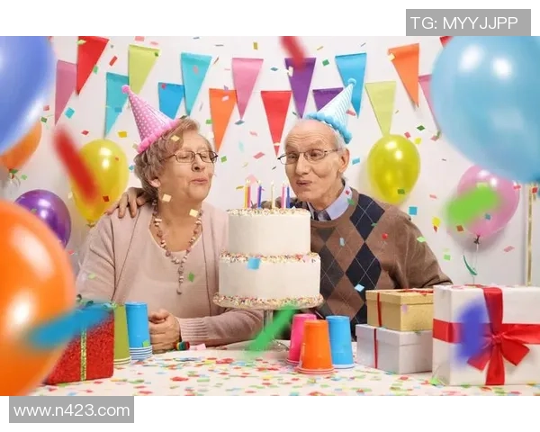 足球明星生日派对盛况空前众人齐聚为其吹蜡烛庆生